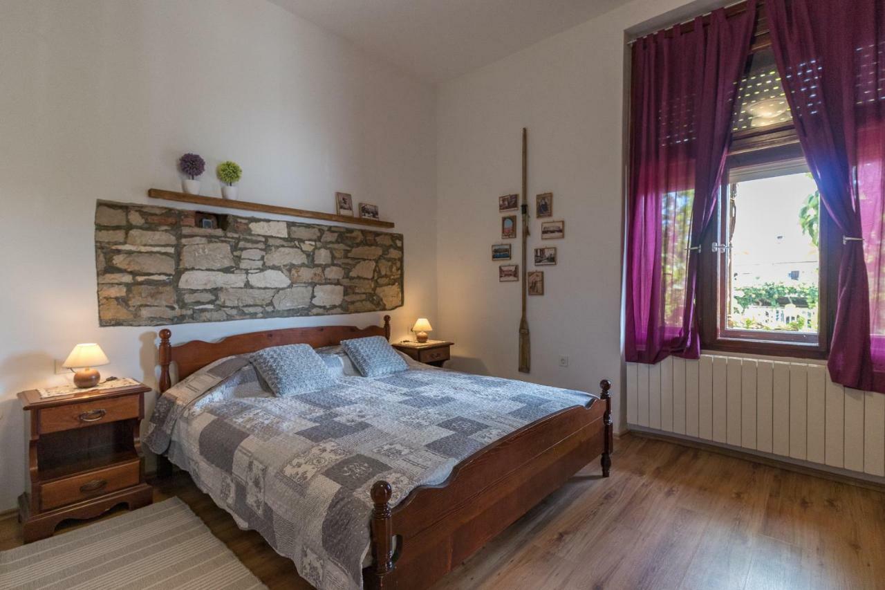 Apartment Villa Lora Pula Luaran gambar